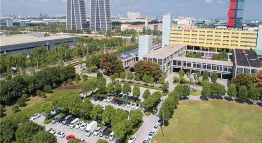 Vienna Hotel Suzhou Yangcheng Lake Fashion Stage